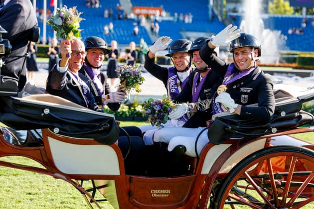 AACHEN - FEI World Championships 2026, AACHEN - FEI World Championships 2026 Team Germany HEMMER Katharina (GER), NETZ Raphael (GER), WANDRES Frederic (GER), WERTH Isabell (GER), ROESER Klaus (Chef dÂ Equipe) Medal ceremony Team FEI Dressage World Championship, WM, Weltmeisterschaft Grand Prix de Dressage Team Finale & Einzelqualifikation Lambertz-Preis Aachen, Reitstadion Soers 12. August 2026 - *** AACHEN FEI World Championships 2026, AACHEN FEI World Championships 2026 Team Germany: Katharina Hemmer (GER), Raphael Netz (GER), Frederic Wandres (GER), Isabell Werth (GER), Klaus Roeser, Chef d’Equipe; Medal Ceremony; FEI Dressage World Championship Team Grand Prix; Team Final; Individual Qualification; Lambertz Prize Aachen; Soers Equestrian Stadium; August 12, 2026