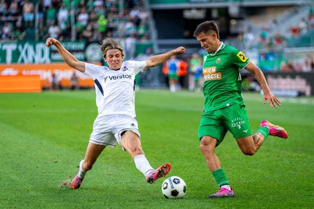 SOCCER - UEFA ECL, Rapid vs Paide VIENNA,AUSTRIA,12.AUG.26 - SOCCER - UEFA Conference League, qualification, SK Rapid Wien vs Paide Linnameeskond. Image shows Daniel Luts (Paide) and Jonas Auer (Rapid).  GEPAxpictures xKevinxHackner