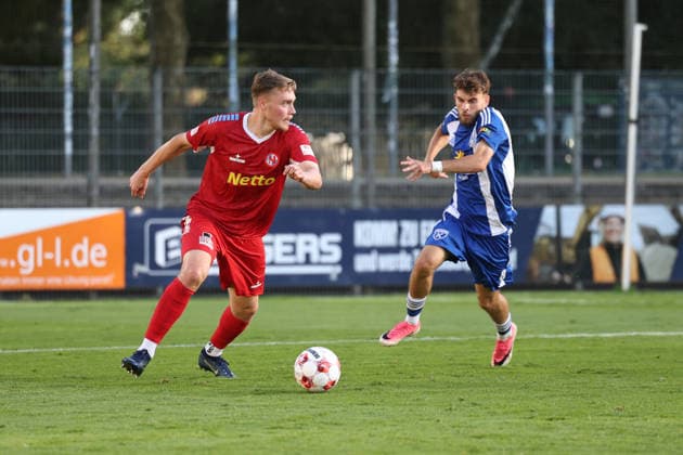 Fußball I Herren I Saison 2026 2027 I Regionalliga Nord I 3.Spieltag I Eintracht Norderstedt - BSV Kickers Emden I 12.08.2026 Lukas Krüger (9, FC Eintracht Norderstedt) Bogdan Shubin (8, BSV Kickers Emden) Norderstedt Edmund Plambeck Stadion Schleswig-Holstein Deutschland *** Soccer I Men s I 2026–2027 Season I Regionalliga Nord I Matchday 3 I Eintracht Norderstedt vs. BSV Kickers Emden I August 12, 2026 Lukas Krüger 9, FC Eintracht Norderstedt Bogdan Shubin 8, BSV Kickers Emden, Edmund Plambeck Stadium, Norderstedt, Schleswig-Holstein, Germany Copyright: xLobeca RalfxHomburgx