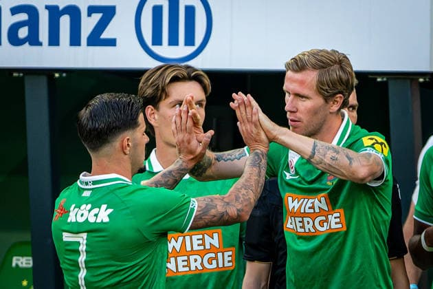 SOCCER - UEFA ECL, Rapid vs Paide VIENNA,AUSTRIA,12.AUG.26 - SOCCER - UEFA Conference League, qualification, SK Rapid Wien vs Paide Linnameeskond. Image shows Marco Tilio and Toni Adamsen (Rapid) being substituted.  GEPAxpictures xKevinxHackner