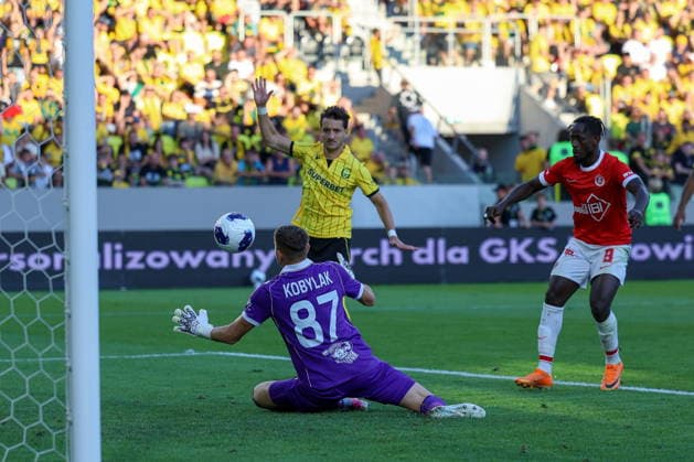 Katowice 12.08.2026. Football UEFA Conference League match between GKS Katowice and Hapoel Tel Aviv in Katowice, Poland on August 12, 2026 --- Mecz pilka nozna UEFA Conference League pomiedzy GKS Katowice a Hapoel Tel Aviv w Katowicach, Polska 12 sierpnia 2026 Persons Shown: Gabriel Kobylak Emmanuel Boateng Fot. Michal Gaciarz Arena Akcji NEWSPIX.PL --- newspix.pl POLAND OUT! 