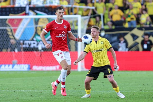 12.08.2026, Katowice Liga Konferencji UEFA sezon 2026 27 runda III kwalifikacji, GKS Katowice - Hapoel Tel Aviv - UEFA Conference League football Match season 2026 27 round III qualification GKS Katowice - Hapoel Tel Aviv Nz. Andrian Kraev Marcel Wedrychowski Fot. Michal Chwieduk Arena Akcji NEWSPIX.PL --- newspix.pl POLAND OUT! 