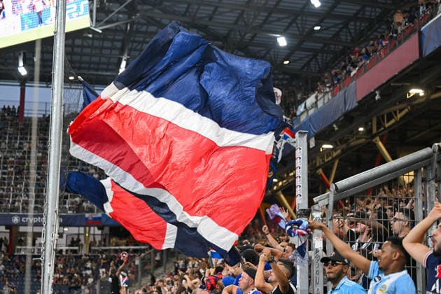 SOCCER - UEFA Super Cup, PSG vs Aston Villa SALZBURG,AUSTRIA,12.AUG.26 - SOCCER - UEFA Super Cup, Paris Saint-Germain vs Aston Villa FC. Image shows a feature with fans of PSG.  GEPAxpictures xDanielxSchoenherr