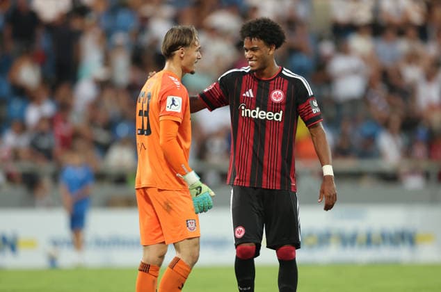12.08.2026, Fussball Testspiel, FSV Frankfurt - Eintracht Frankfurt, v.l., Torwart Louis Held (FSV Frankfurt), Malik Pimpong (Eintracht Frankfurt) DFL DFB REGULATIONS PROHIBIT ANY USE OF PHOTOGRAPHS AS IMAGE SEQUENCES AND OR QUASI-VIDEO. xdcx *** August 12, 2026, Soccer friendly match, FSV Frankfurt vs. Eintracht Frankfurt, from left: goalkeeper Louis Held (FSV Frankfurt) and Malik Pimpong (Eintracht Frankfurt). DFL and DFB regulations prohibit any use of photographs as image sequences and or quasi-video. xdcx Copyright: HMBxMedia Claus