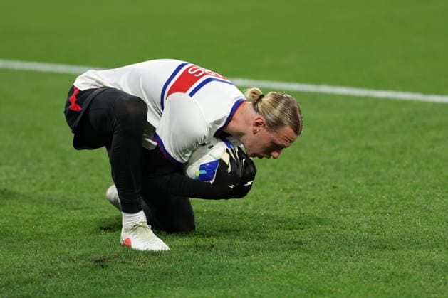 Paris Saint-Germain v Aston Villa FC - UEFA Super Cup 2026 Matvey Safonov of Paris Saint-Germain is seen during the warmup prior to the 2026 UEFA Super Cup Final match between Paris Saint-Germain and Aston Villa FC at Stadion Salzburg on August 12, 2026 in Salzburg, Austria. Salzburg Stadion Salzburg Salzburg Austria Copyright: xYigitxOermex xPsxImagesxYigitxOermex xPsxImagesx