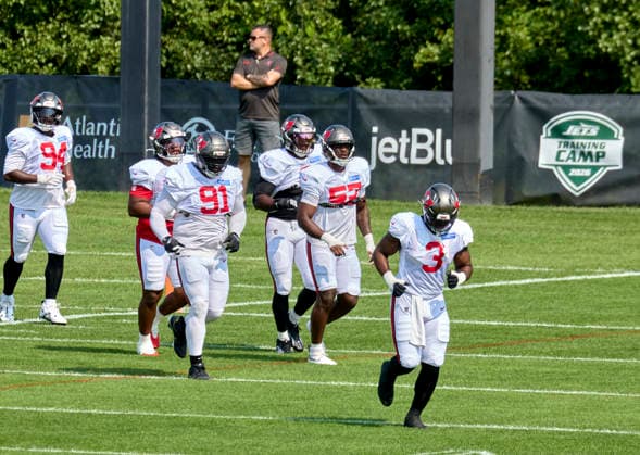Tampa Bay Buccaneers outside linebacker Rueben Bain Jr. (3) and Buccaneers participate during a joint practice with the New York Jets during training camp at the Atlantic Health Jets Training Center, Florham Park, New Jersey. CSM Florham Park United States - ZUMAc04_ 20260812_zma_c04_003 Copyright: xDuncanxWilliamsx