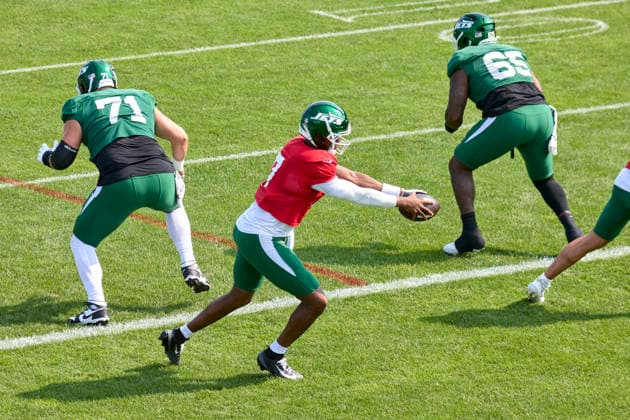 New York Jets quarterback Geno Smith (7) participate during a joint practice with the Tampa Bay Buccaneers during training camp at the Atlantic Health Jets Training Center, Florham Park, New Jersey. CSM Florham Park United States - ZUMAc04_ 20260812_zma_c04_016 Copyright: xDuncanxWilliamsx