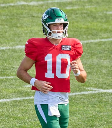 New York Jets quarterback Cade Klubnik (10) participate during a joint practice with the Tampa Bay Buccaneers during training camp at the Atlantic Health Jets Training Center, Florham Park, New Jersey. CSM Florham Park United States - ZUMAc04_ 20260812_zma_c04_035 Copyright: xDuncanxWilliamsx