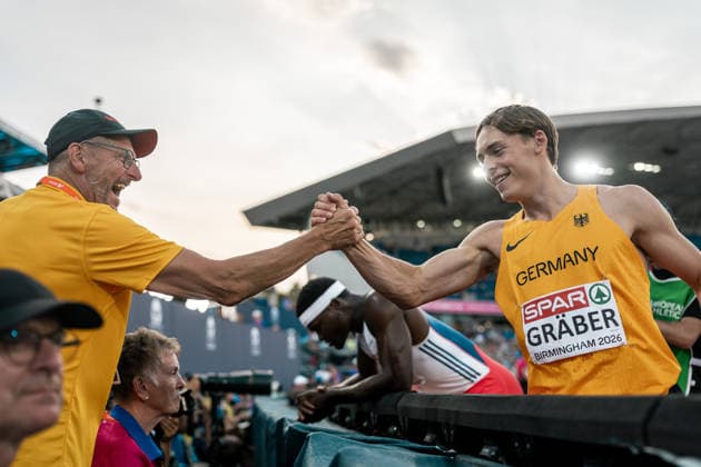 Trainer Joerg Roos, Amadeus Graeber (Eintracht Frankfurt, Zehnkampf Maenner), GBR, Leichtathletik, Athletics, European Athletics Championships 2026, Leichtathletik Europameisterschaft 2026, Birmingham 2026, 09.08.2026, GBR, Leichtathletik, Athletics, European Athletics Championships 2026, Leichtathletik Europameisterschaft 2026, Birmingham 2026, 09.08.2026 Birmingham *** Coach Joerg Roos, Amadeus Graeber, Eintracht Frankfurt, Men s Decathlon, GBR, Track and Field, Athletics, 2026 European Athletics Championships, 2026 European Track and Field Championships, Birmingham 2026, August 9, 2026, GBR, Track and Field, Athletics, 2026 European Athletics Championships, 2026 European Track and Field Championships, Birmingham 2026, August 9, 2026, Birmingham Copyright: xStefanxMayerx EP_SMR