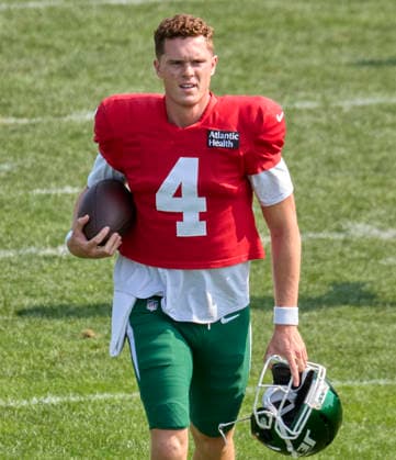 New York Jets quarterback Brady Cook (4) participate during a joint practice with the Tampa Bay Buccaneers during training camp at the Atlantic Health Jets Training Center, Florham Park, New Jersey. CSM Florham Park United States - ZUMAc04_ 20260812_zma_c04_040 Copyright: xDuncanxWilliamsx