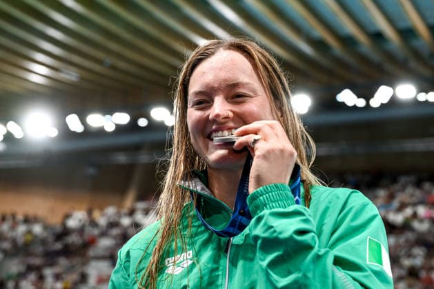 2026 European Aquatics Championships, Centre Aquatique Olympique, Paris 12 8 2026 Women™s 100m Breaststroke Final Ireland™s Mona McSharry celebrates with her silver medal Mona McSharry celebrates with her silver medal 12 8 2026  Copyright: xx 20260812_ASta_STC2430