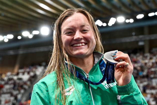 2026 European Aquatics Championships, Centre Aquatique Olympique, Paris 12 8 2026 Women™s 100m Breaststroke Final Ireland™s Mona McSharry celebrates with her silver medal Mona McSharry celebrates with her silver medal 12 8 2026  Copyright: xx 20260812_ASta_STC2435