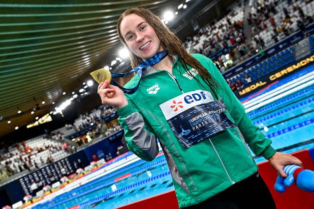 2026 European Aquatics Championships, Centre Aquatique Olympique, Paris 12 8 2026 Women™s 400m Individual Medley Final Ireland™s Grace Walshe celebrates with her gold medal Grace Walshe celebrates with her gold medal 12 8 2026  Copyright: xx 20260812_AMas_AM54116