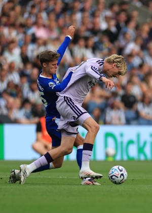 Newcastle United v Everton Pre-Season Friendly Nick Woltemade of Newcastle United shields the ball from Harrison Armstrong of Everton during the Pre-Season Friendly match at Scottish Gas Murrayfield Stadium, Edinburgh 12 08 2026 UK Newspapers OUT Copyright: xFredxPalmerx FIL-23756-0145
