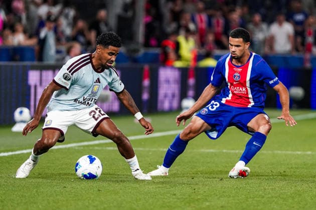 Fussball: Österreich: UEFA Super Cup 2025 2026 - Finale, 12.08.2026 - Paris Saint-Germain (Frankreich) vs. Aston Villa (England) - Stadion Salzburg (Salzburg, Österreich); Ian Maatsen (Aston Villa), Warren Zaire-Emery (PSG) *** Soccer Austria UEFA Super Cup 2025 2026 Final, August 12, 2026 Paris Saint-Germain (France) vs. Aston Villa (England) Salzburg Stadium, Salzburg, Austria Ian Maatsen (Aston Villa), Warren Zaire Emery (PSG) Copyright: xLUKAxKOLANOVICx