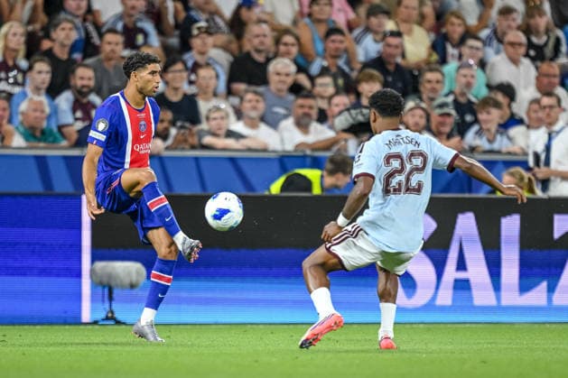 Achraf Hakimi (Paris Saint-Germain FC) and Ian Maatsen (Aston Villa) battle for the ball during the UEFA Super Cup 2026 match between Paris Saint-Germain and Aston Villa at Stadion Salzburg on August 12, 2026 in Salzburg, Austria. (Photo by Harry Langer DeFodi Images) - *** Achraf Hakimi of Paris Saint-Germain FC and Ian Maatsen of Aston Villa battle for the ball during the 2026 UEFA Super Cup match between Paris Saint-Germain and Aston Villa at Stadion Salzburg on August 12, 2026, in Salzburg, Austria. Photo by Harry Langer, DeFodi Images