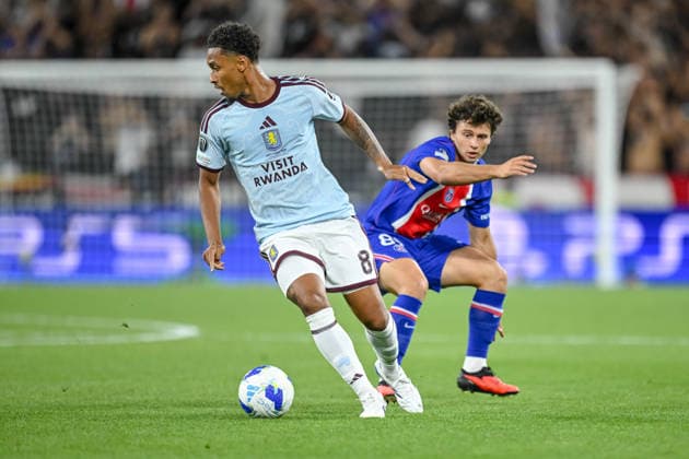 Boubacar Kamara (Aston Villa) and Joao Neves (Paris Saint-Germain FC) battle for the ball during the UEFA Super Cup 2026 match between Paris Saint-Germain and Aston Villa at Stadion Salzburg on August 12, 2026 in Salzburg, Austria. (Photo by Harry Langer DeFodi Images) - *** Boubacar Kamara of Aston Villa and Joao Neves of Paris Saint-Germain FC battle for the ball during the 2026 UEFA Super Cup match between Paris Saint-Germain and Aston Villa at Stadion Salzburg on August 12, 2026, in Salzburg, Austria. Photo by Harry Langer, DeFodi Images