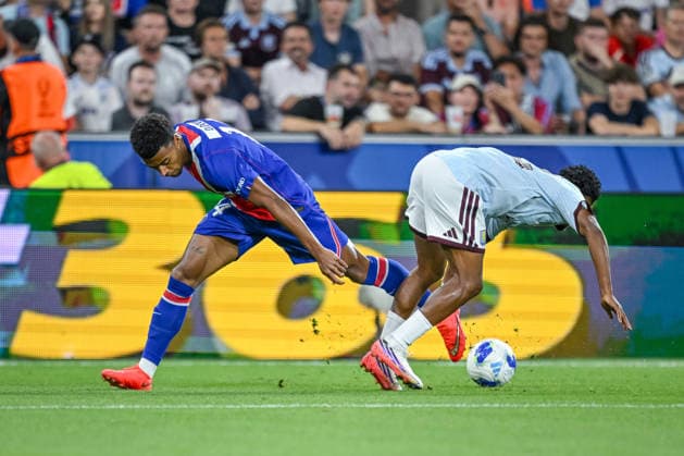 Desire Doue (Paris Saint-Germain FC) and Ian Maatsen (Aston Villa) battle for the ball during the UEFA Super Cup 2026 match between Paris Saint-Germain and Aston Villa at Stadion Salzburg on August 12, 2026 in Salzburg, Austria. (Photo by Harry Langer DeFodi Images) - *** Desire Doue of Paris Saint-Germain FC and Ian Maatsen of Aston Villa battle for the ball during the 2026 UEFA Super Cup match between Paris Saint-Germain and Aston Villa at Stadion Salzburg on August 12, 2026, in Salzburg, Austria. Photo by Harry Langer, DeFodi Images