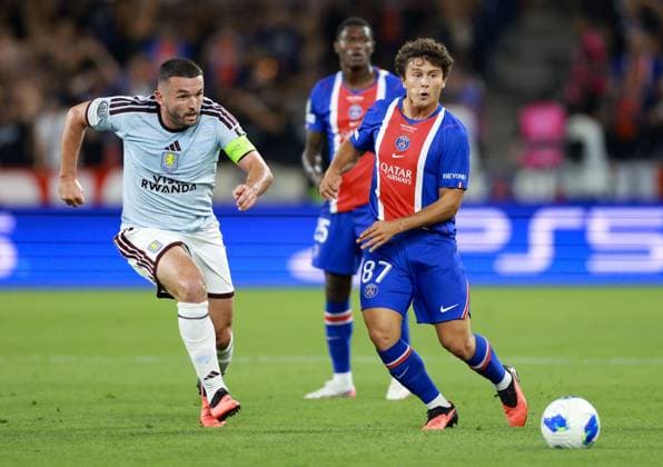 John McGinn of Aston Villa and Loao Neves of Paris Saint-Germain Paris St Germain v Aston Villa, UEFA Super Cup Final, Football, Red Bull Arena, Salzburg, Austria - 12 Aug 2026Salzburg Red Bull Arena, Austria  Copyright: xJamesxMarsh Shutterstockx 17064758cc
