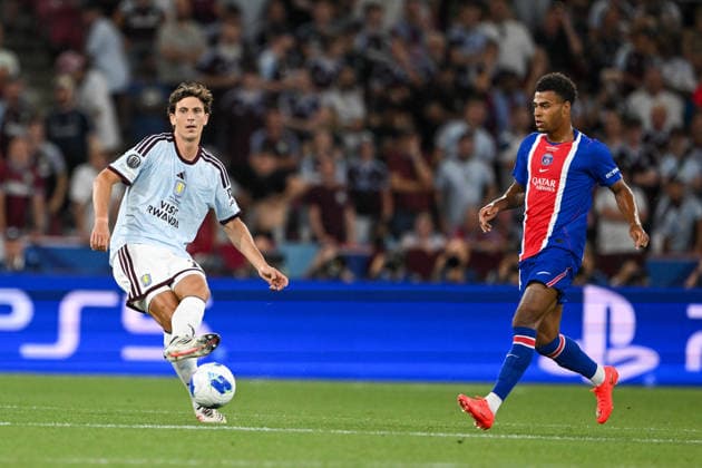SOCCER - UEFA Super Cup, PSG vs Aston Villa SALZBURG,AUSTRIA,12.AUG.26 - SOCCER - UEFA Super Cup, Paris Saint-Germain vs Aston Villa FC. Image shows Pau Torres (Aston Villa) and Desire Doue (PSG).  GEPAxpictures xDanielxSchoenherr