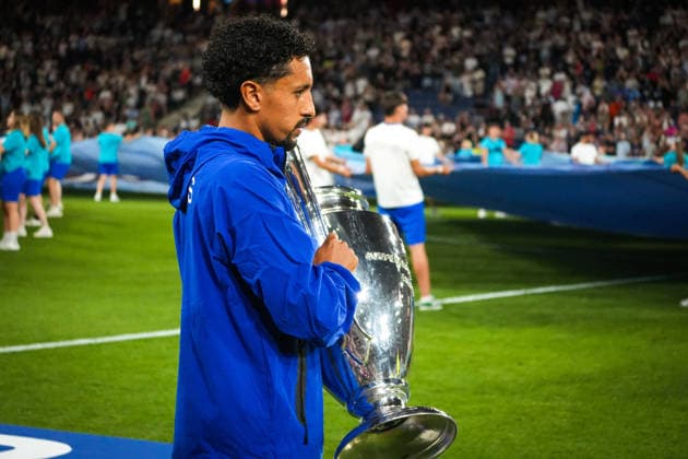 Fussball: Österreich: UEFA Super Cup 2026 - Finale, 12.08.2026 - Paris Saint-Germain (PSG - Frankreich) vs. Aston Villa FC (England) - Stadion Salzburg (Salzburg, Österreich); Marquinhos (Paris Saint Germain) mit Champions League Pokal - Trophy *** Soccer Austria UEFA Super Cup 2026 Final, August 12, 2026 Paris Saint-Germain (PSG) France vs. Aston Villa FC England Salzburg Stadium, Salzburg, Austria Marquinhos of Paris Saint-Germain with the Champions League trophy Copyright: xLukasxBierederx