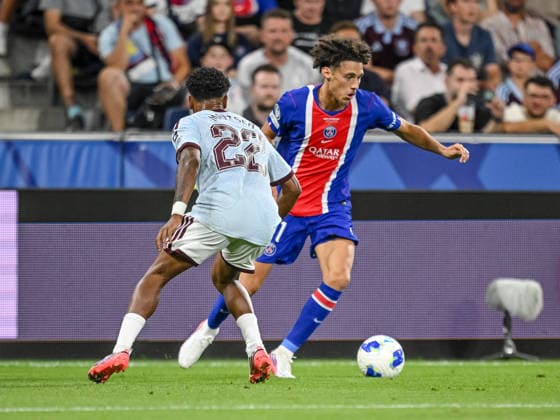 Ian Maatsen (Aston Villa) and Maghnes Akliouche (Paris Saint-Germain FC) battle for the ball during the UEFA Super Cup 2026 match between Paris Saint-Germain and Aston Villa at Stadion Salzburg on August 12, 2026 in Salzburg, Austria. (Photo by Harry Langer DeFodi Images) - *** Ian Maatsen of Aston Villa and Maghnes Akliouche of Paris Saint-Germain FC battle for the ball during the 2026 UEFA Super Cup match between Paris Saint-Germain and Aston Villa at Stadion Salzburg on August 12, 2026, in Salzburg, Austria. Photo by Harry Langer, DeFodi Images