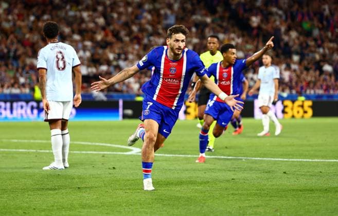 Khvicha Kvaratskhelia of Paris Saint-Germain celebrates his goal, 1-0 Paris St Germain v Aston Villa, UEFA Super Cup Final, Football, Red Bull Arena, Salzburg, Austria - 12 Aug 2026Salzburg Red Bull Arena, Austria  Copyright: xJamesxMarsh Shutterstockx 17064758cn