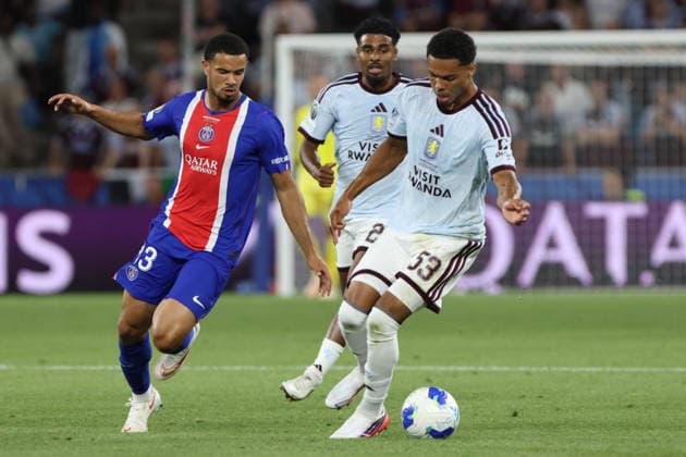 SALZBURG, AUSTRIA - AUGUST 12: Warren Zaire Emery of Paris Saint Germain and George Hemmings of Aston Villa during the UEFA Super Cup final between PSG and Aston Villa at Stadion Salzburg on August 12, 2026 in Salzburg, Austria.  Copyright: xSeverinxAichbauer SPPx Sportspressphoto_SPR204674