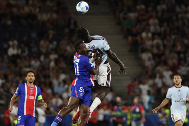 SALZBURG, AUSTRIA - AUGUST 12: Wilian Pacho of Paris Saint Germain and Brian Majo of Aston Villa during the UEFA Super Cup final between PSG and Aston Villa at Stadion Salzburg on August 12, 2026 in Salzburg, Austria.  Copyright: xSeverinxAichbauer SPPx Sportspressphoto_SPR204675