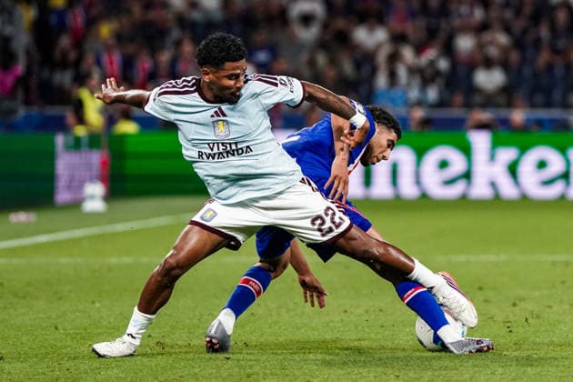 Fussball: Österreich: UEFA Super Cup 2025 2026 - Finale, 12.08.2026 - Paris Saint-Germain (Frankreich) vs. Aston Villa (England) - Stadion Salzburg (Salzburg, Österreich); Ian Maatsen (Aston Villa), Achraf Hakimi (PSG) *** Soccer Austria UEFA Super Cup 2025–2026 Final, August 12, 2026, Paris Saint-Germain (France) vs. Aston Villa (England), Salzburg Stadium, Salzburg, Austria; Ian Maatsen (Aston Villa), Achraf Hakimi (PSG) Copyright: xLUKAxKOLANOVICx