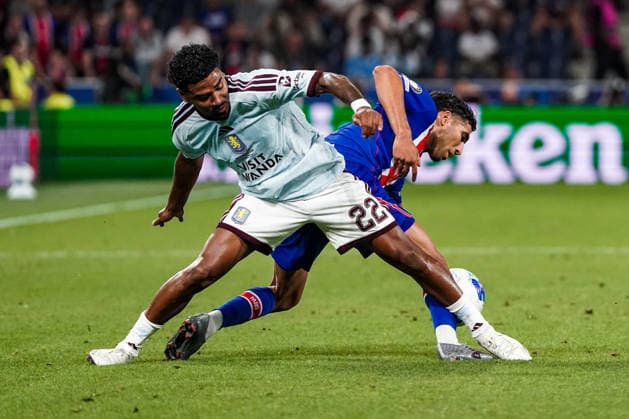 Fussball: Österreich: UEFA Super Cup 2025 2026 - Finale, 12.08.2026 - Paris Saint-Germain (Frankreich) vs. Aston Villa (England) - Stadion Salzburg (Salzburg, Österreich); Ian Maatsen (Aston Villa), Achraf Hakimi (PSG) *** Soccer Austria UEFA Super Cup 2025–2026 Final, August 12, 2026, Paris Saint-Germain (France) vs. Aston Villa (England), Salzburg Stadium, Salzburg, Austria; Ian Maatsen (Aston Villa), Achraf Hakimi (PSG) Copyright: xLUKAxKOLANOVICx