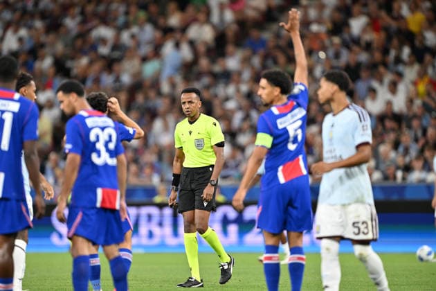 PSG v Aston Villa - UEFA Super Cup SALZBURG, AUSTRIA - AUGUST 12: Referee Omar Artan officiates the UEFA Super Cup football match between PSG and Aston Villa at Red Bull Arena (Stadion Salzburg) in Salzburg, Austria on August 12, 2026. Isa Terli Anadolu Salzburg Austria. Editorial use only. Please get in touch for any other usage.  Copyright: x2026xAnadoluxIsaxTerlix