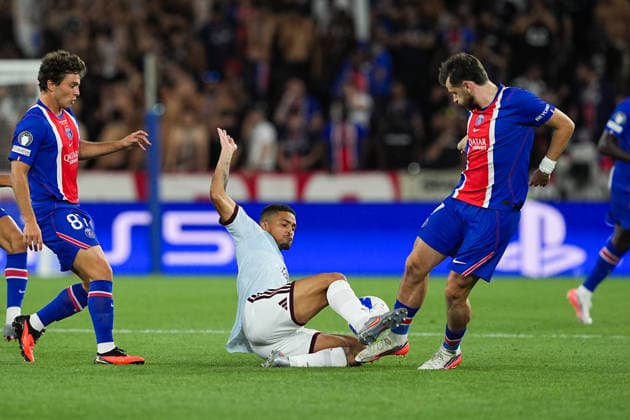 12.08.2026, xydrx, Fußball, UEFA Super Cup, Finale, Paris Saint-Germain - Aston Villa, Saison 2026 2027, Red Bull Arena: Joao Gomes (Aston Villa, 35) im Zweikampf gegen Khvicha Kvaratskhelia (Paris Saint-Germain, 7) Regulations prohibit any use of photographs as image sequences and or quasi-video. *** August 12, 2026, xydrx, Soccer, UEFA Super Cup, Final, Paris Saint-Germain vs. Aston Villa, 2026–2027 season, Red Bull Arena, João Gomes (Aston Villa), age 35, in a tackle against Khvicha Kvaratskhelia (Paris Saint-Germain), age 7. Regulations prohibit any use of photographs as image sequences and or quasi-video. Copyright: HMBxMedia YannisxDreimann