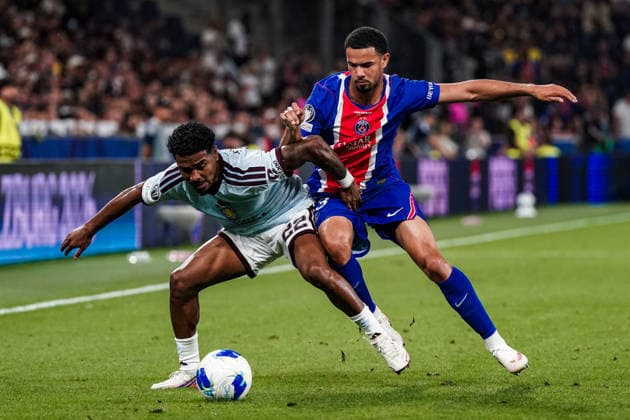 Fussball: Österreich: UEFA Super Cup 2025 2026 - Finale, 12.08.2026 - Paris Saint-Germain (Frankreich) vs. Aston Villa (England) - Stadion Salzburg (Salzburg, Österreich); Ian Maatsen (Aston Villa), Warren Zaire-Emery (PSG) *** Soccer Austria UEFA Super Cup 2025 2026 Final, August 12, 2026 Paris Saint-Germain (France) vs. Aston Villa (England) Salzburg Stadium, Salzburg, Austria Ian Maatsen (Aston Villa), Warren Zaire Emery (PSG) Copyright: xLUKAxKOLANOVICx