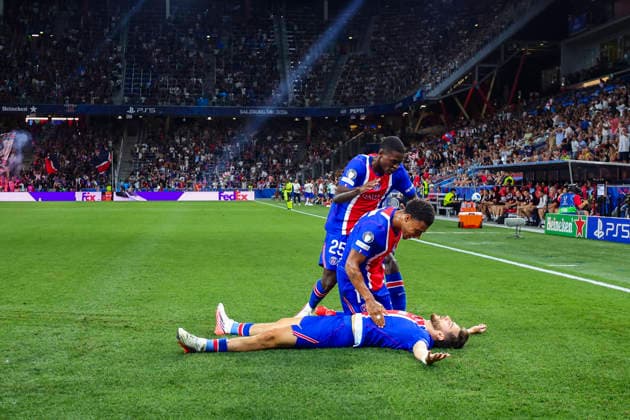 SOCCER - UEFA Super Cup, PSG vs Aston Villa SALZBURG,AUSTRIA,12.AUG.26 - SOCCER - UEFA Super Cup, Paris Saint-Germain vs Aston Villa FC. Image shows the rejoicing of scorer Khvicha Kvaratskhelia (PSG).  GEPAxpictures xDavidxGeieregger