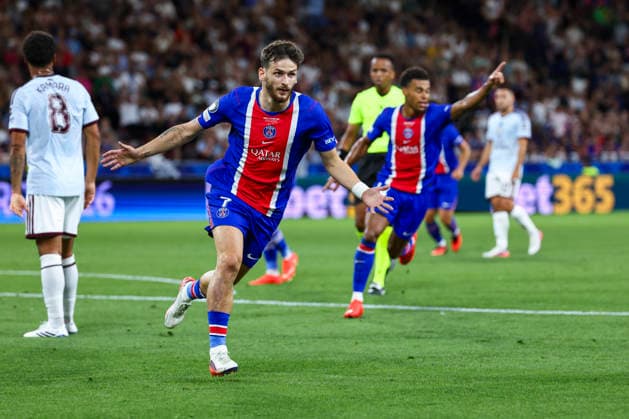 SOCCER - UEFA Super Cup, PSG vs Aston Villa SALZBURG,AUSTRIA,12.AUG.26 - SOCCER - UEFA Super Cup, Paris Saint-Germain vs Aston Villa FC. Image shows the rejoicing of scorer Khvicha Kvaratskhelia (PSG).  GEPAxpictures xDavidxGeieregger