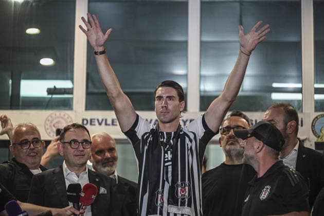 Serbian soccer player Dusan Vlahovic in Istanbul ISTANBUL, TURKIYE - AUGUST 12 : Serbian soccer player Dusan Vlahovic arrives in Istanbul as Besiktas announces the initiation of transfer negotiations with the player, on August 12, 2026 in Istanbul, Turkiye. Murat Sengul Anadolu Istanbul Turkey. Editorial use only. Please get in touch for any other usage.  Copyright: x2026xAnadoluxMuratxSengulx