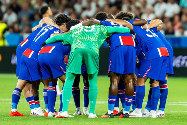 Paris Saint-Germain players seen during the UEFA Super Cup 2026 match between Paris Saint-Germain and Aston Villa (Kazimierz Koper Ball Raw Images) Salzburg Red Bull Arena Austria Copyright: xKazimierzxKoperx KAZ_PSGvAST_143