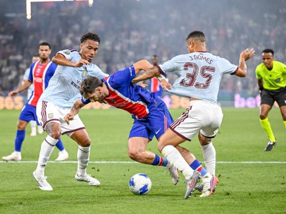 Boubacar Kamara (Aston Villa), Khvicha Kvaratskhelia (Paris Saint-Germain FC) and Joao Gomes (Aston Villa) battle for the ball during the UEFA Super Cup 2026 match between Paris Saint-Germain and Aston Villa at Stadion Salzburg on August 12, 2026 in Salzburg, Austria. (Photo by Harry Langer DeFodi Images) - *** Boubacar Kamara, Aston Villa, Khvicha Kvaratskhelia of Paris Saint-Germain FC and Joao Gomes of Aston Villa battle for the ball during the 2026 UEFA Super Cup match between Paris Saint-Germain and Aston Villa at Stadion Salzburg on August 12, 2026, in Salzburg, Austria. Photo by Harry Langer, DeFodi Images