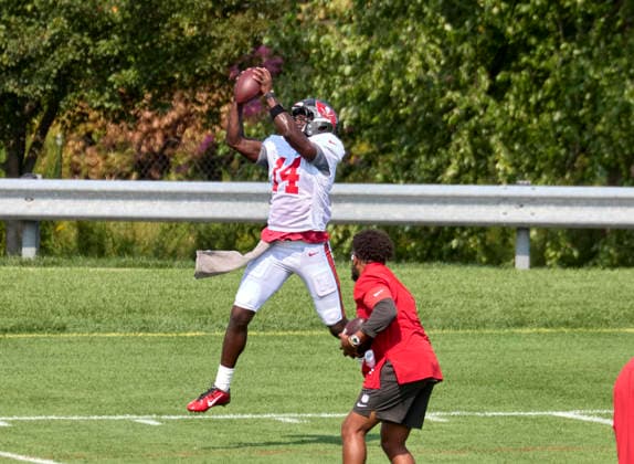 NFL, American Football Herren, USA 2026: NY Jets Training Camp AUG 12 Tampa Bay Buccaneers wide receiver Chris Godwin Jr. (14) participate during a joint practice with the New York Jets during training camp at the Atlantic Health Jets Training Center, Florham Park, New Jersey. Duncan Williams CSM (Credit Image: Duncan Williams Cal Media) Florham Park New Jersey United States EDITORIAL USE ONLY Copyright: xx ZUMA-20260812_zma_c04_017.jpg DuncanxWilliamsx csmphotothree510732