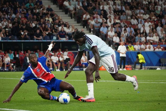 Fussball: Österreich: UEFA Super Cup 2026 - Finale, 12.08.2026 - Paris Saint-Germain (PSG - Frankreich) vs. Aston Villa FC (England) - Stadion Salzburg (Salzburg, Österreich); Brian Madjo (Aston Villa FC) *** Soccer Austria 2026 UEFA Super Cup Final, August 12, 2026 Paris Saint-Germain (PSG) France vs. Aston Villa FC England Salzburg Stadium, Salzburg, Austria Brian Madjo Aston Villa FC Copyright: xLukasxBierederx