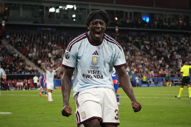 Fussball: Österreich: UEFA Super Cup 2026 - Finale, 12.08.2026 - Paris Saint-Germain (PSG - Frankreich) vs. Aston Villa FC (England) - Stadion Salzburg (Salzburg, Österreich); Brian Madjo (Aston Villa FC) mit dem Tor zum 1:1 - Jubel, Torjubel *** Soccer Austria UEFA Super Cup 2026 Final, August 12, 2026 Paris Saint-Germain (PSG) France vs. Aston Villa FC England Salzburg Stadium, Salzburg, Austria Brian Madjo of Aston Villa FC celebrates scoring the goal that tied the game at 1–1, goal celebration Copyright: xLukasxBierederx