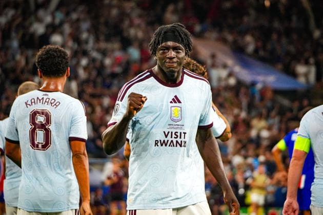 Fussball: Österreich: UEFA Super Cup 2026 - Finale, 12.08.2026 - Paris Saint-Germain (PSG - Frankreich) vs. Aston Villa FC (England) - Stadion Salzburg (Salzburg, Österreich); Brian Madjo (Aston Villa FC) mit dem Tor zum 1:1 - Jubel, Torjubel *** Soccer Austria UEFA Super Cup 2026 Final, August 12, 2026 Paris Saint-Germain (PSG) France vs. Aston Villa FC England Salzburg Stadium, Salzburg, Austria Brian Madjo of Aston Villa FC celebrates scoring the 1-1 goal, goal celebration Copyright: xLukasxBierederx