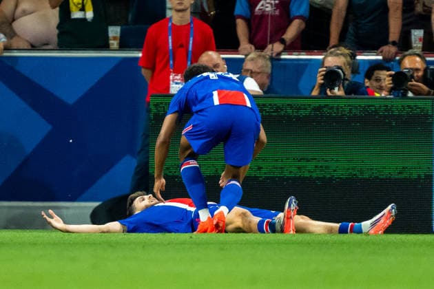 Khvicha Kvaratskhelia celebrates his goal during the UEFA Super Cup 2026 match between Paris Saint-Germain and Aston Villa (Kazimierz Koper Ball Raw Images) Salzburg Red Bull Arena Austria Copyright: xKazimierzxKoperx KAZ_PSGvAST_191
