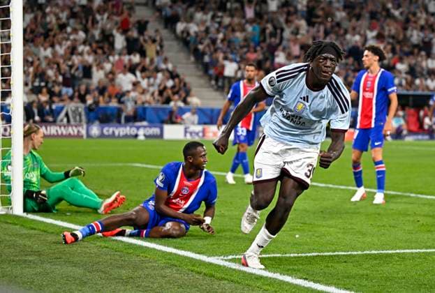 12.08.2026, Fussball UEFA-Supercup 2026: Finale in Salzburg (Österreich), Paris St. Germain - Aston Villa, in der Red Bull Arena (Wals bei Salzburg). Torjubel Brian Madjo (Aston Villa) nach dem 1:1. Torwart Matvey Safonov (FC Paris Saint-Germain) geschlagen am Boden ***DFL and DFB regulations prohibit any use of photographs as image sequences and or quasi-video.*** *** August 12, 2026, Soccer: 2026 UEFA Super Cup Final in Salzburg, Austria, Paris Saint-Germain vs. Aston Villa, at the Red Bull Arena in Wals near Salzburg; Brian Madjo of Aston Villa celebrates after scoring the 1–1 goal, while goalkeeper Matvey Safonov of Paris Saint-Germain lies defeated on the ground ***DFL and DFB regulations prohibit any use of photographs as image sequences and or quasi-video***