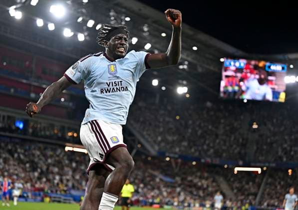 12.08.2026, Fussball UEFA-Supercup 2026: Finale in Salzburg (Österreich), Paris St. Germain - Aston Villa, in der Red Bull Arena (Wals bei Salzburg). Torjubel Brian Madjo (Aston Villa) ***DFL and DFB regulations prohibit any use of photographs as image sequences and or quasi-video.*** *** August 12, 2026, Soccer: 2026 UEFA Super Cup Final in Salzburg, Austria; Paris Saint-Germain vs. Aston Villa at the Red Bull Arena in Wals near Salzburg; Brian Madjo of Aston Villa celebrates a goal ***DFL and DFB regulations prohibit any use of photographs as image sequences and or quasi-video***