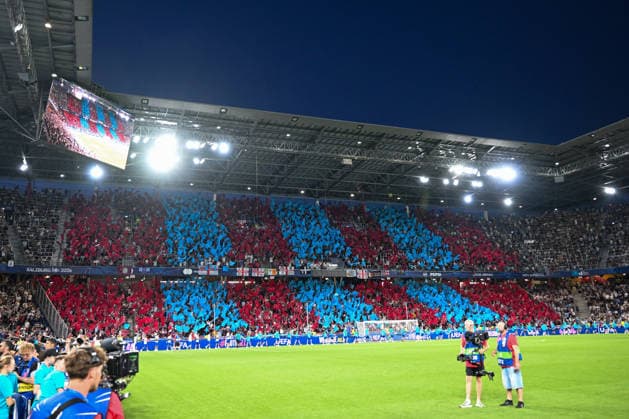 SOCCER - UEFA Super Cup, PSG vs Aston Villa SALZBURG,AUSTRIA,12.AUG.26 - SOCCER - UEFA Super Cup, Paris Saint-Germain vs Aston Villa FC. Image shows a feature with the fans of Aston Villa.  GEPAxpictures xDanielxSchoenherr