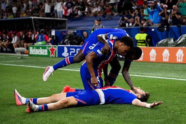 Paris Saint-Germain FC v Aston Villa FC - UEFA Super Cup 2026 Khvicha Kvaratskhelia of Paris Saint-Germain FC celebrates with Desire Doue of Paris Saint-Germain FC and Nuno Mendes of Paris Saint-Germain FC after scoring the opening goal during the UEFA Super Cup 2026 football match between Paris Saint-Germain FC and Aston Villa FC. Salzburg Austria Copyright: xNicolòxCampox