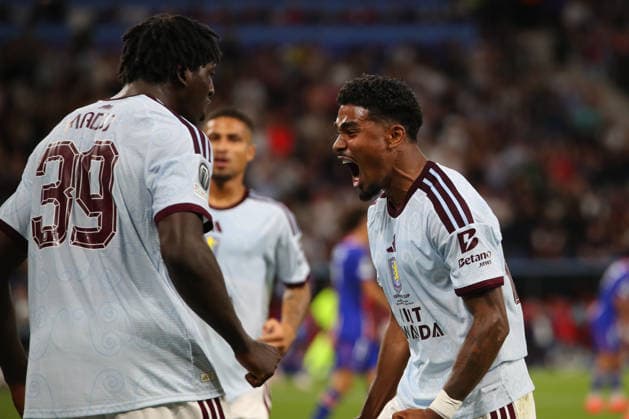 SALZBURG, AUSTRIA - AUGUST 12: team Aston Villa celebrates the goal to 1:1 during the UEFA Super Cup final between PSG and Aston Villa at Stadion Salzburg on August 12, 2026 in Salzburg, Austria.  Copyright: xSeverinxAichbauer SPPx Sportspressphoto_SPR204677