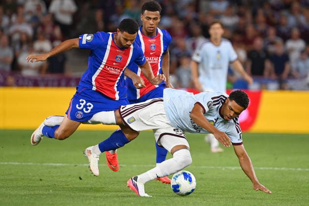 Warren Zaire-Emery (PSG), Aktion,Zweikampf gegen George HEMMINGS (Aston Villa) Fussball UEFA Super Cup 2026 Paris Saint Germain (PSG) - Aston Villa am 12.08.2026 Red Bull Arena Salzburg *** Warren Zaire Emery (PSG), Action, Tackle against George HEMMINGS (Aston Villa), Soccer, 2026 UEFA Super Cup, Paris Saint-Germain (PSG) vs. Aston Villa on August 12, 2026, Red Bull Arena, Salzburg